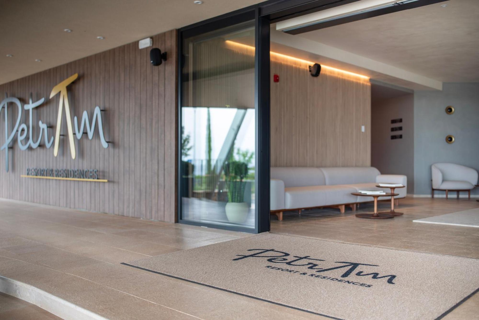 Petram Resort & Residences 萨武德里亚 外观 照片